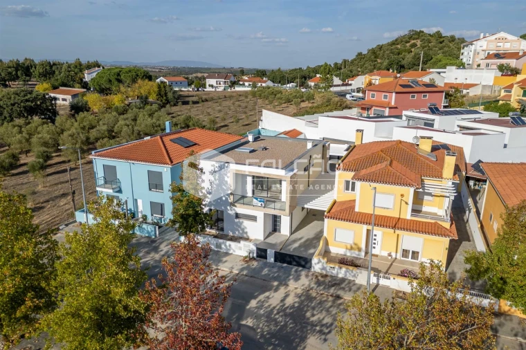 Moradia T4 para Venda em Marvila, Ribeira Santarém, São Salvador, São Nicolau Foto 7