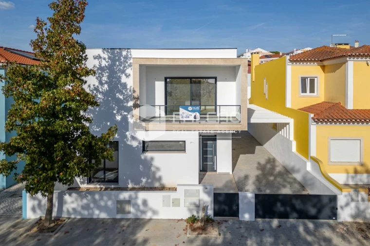 Moradia T4 para Venda em Marvila, Ribeira Santarém, São Salvador, São Nicolau Foto 3