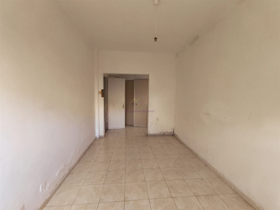 Apartamento T2 para Venda em Carnaxide e Queijas Foto 14