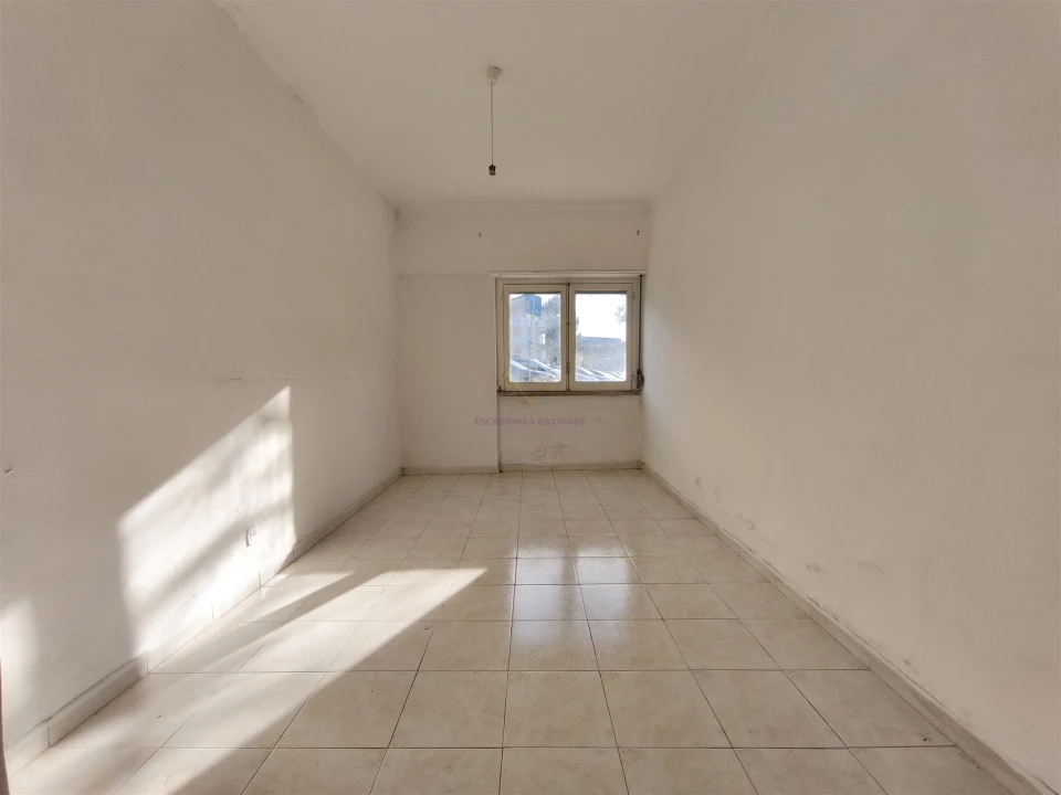 Apartamento T2 para Venda em Carnaxide e Queijas Foto 16