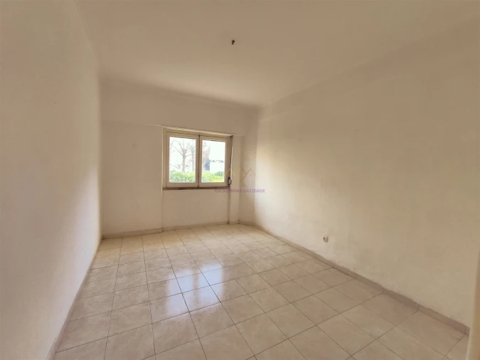 Apartamento T2 para Venda em Carnaxide e Queijas Foto 12