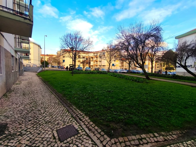 Apartamento T2 para Venda em Carnaxide e Queijas Foto 1