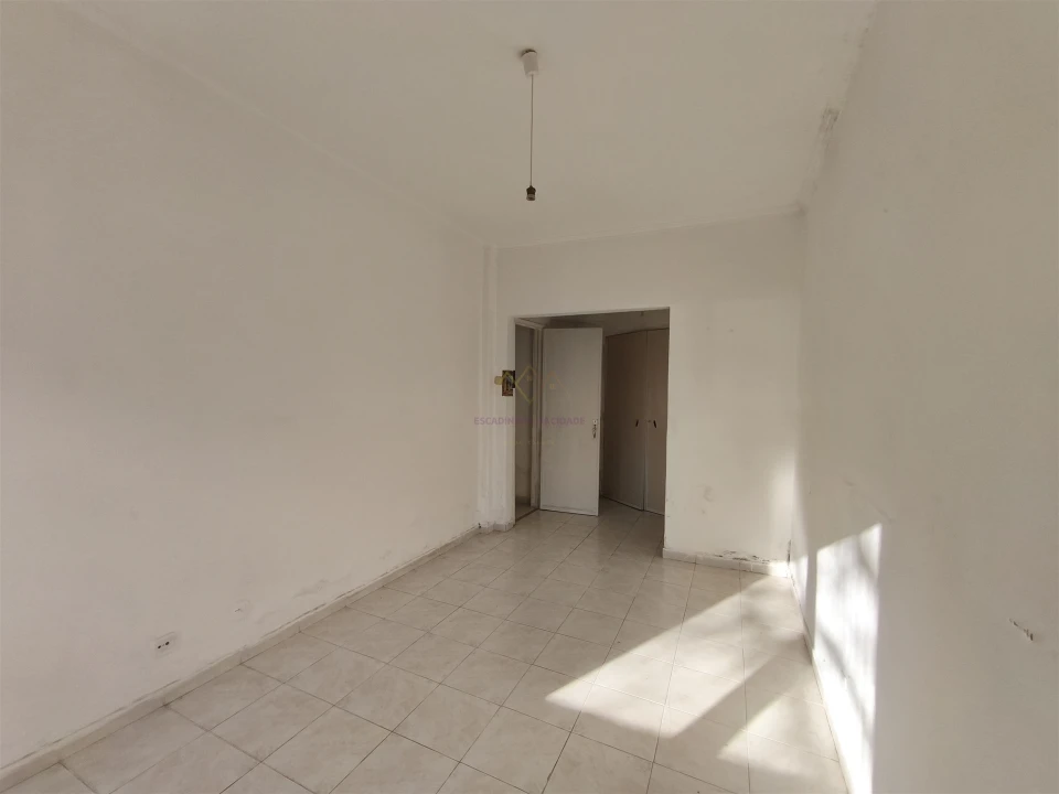 Apartamento T2 para Venda em Carnaxide e Queijas Foto 10