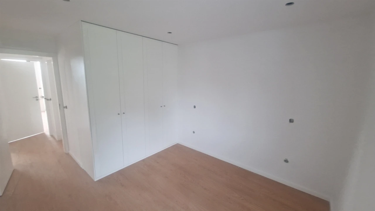 Apartamento T2 para Arrendamento em Serzedelo Foto 4