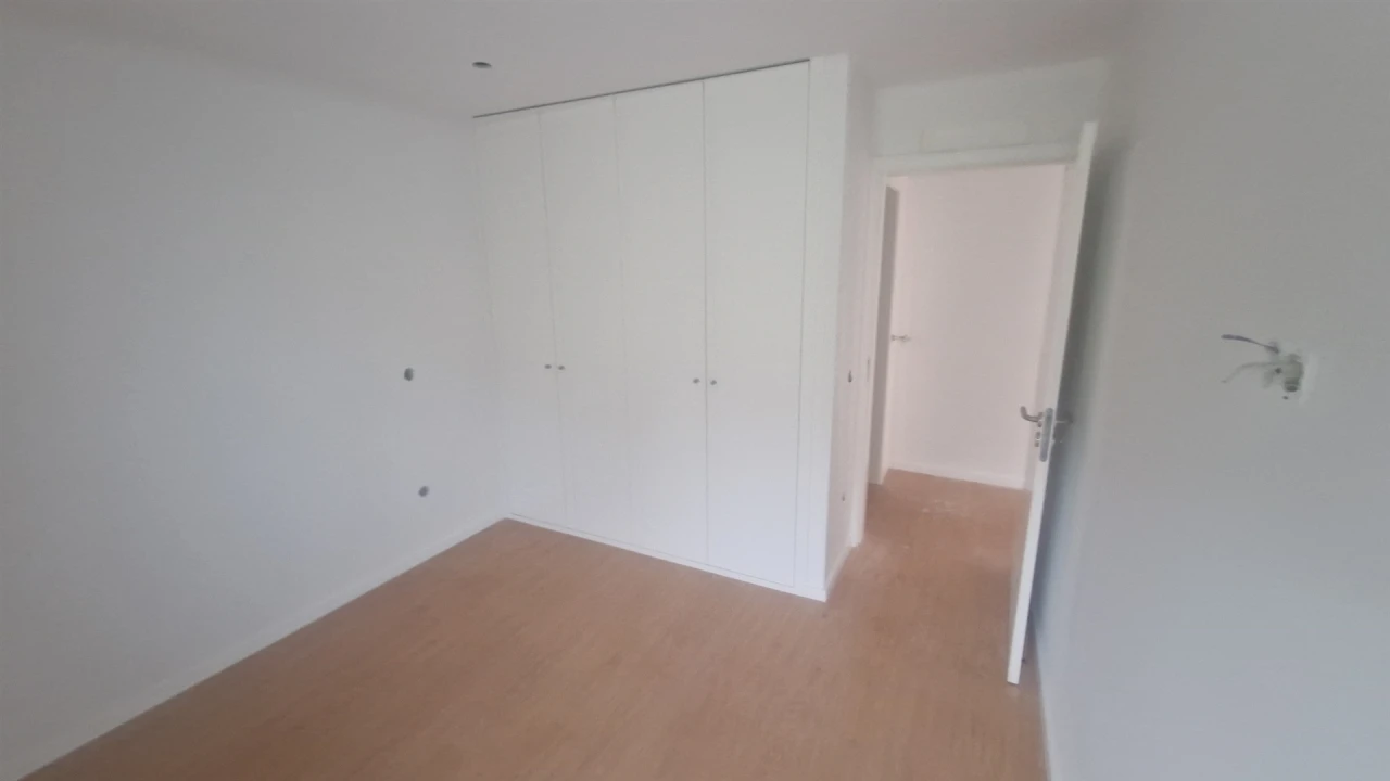 Apartamento T2 para Arrendamento em Serzedelo Foto 11