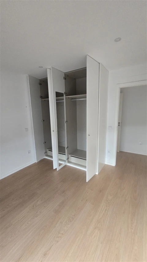 Apartamento T2 para Arrendamento em Serzedelo