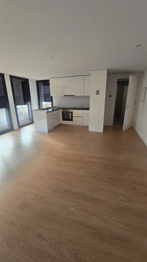 Apartamento T2 para Arrendamento em Serzedelo