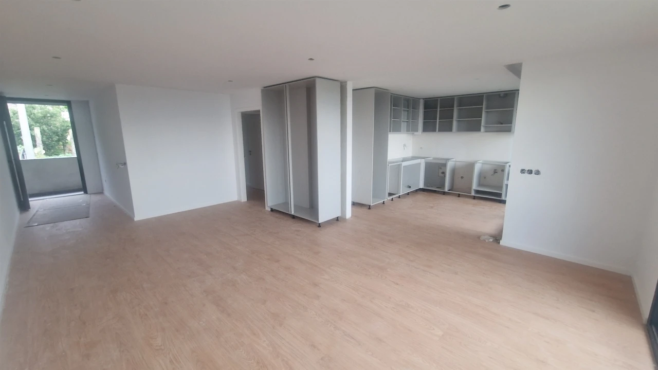 Apartamento T2 para Arrendamento em Serzedelo Foto 11
