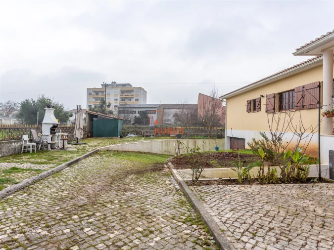 Moradia T5 para Venda em Minde Foto 34