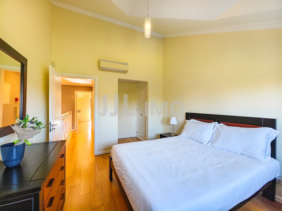 Moradia T4 para Venda em Turcifal Foto 17