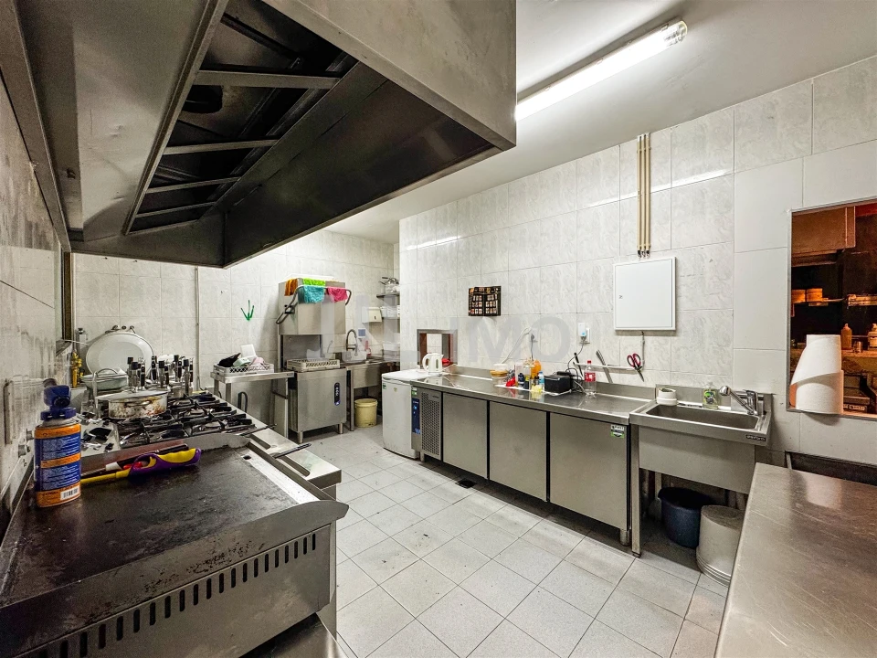 Loja para Trespasse em Santo António Foto 12