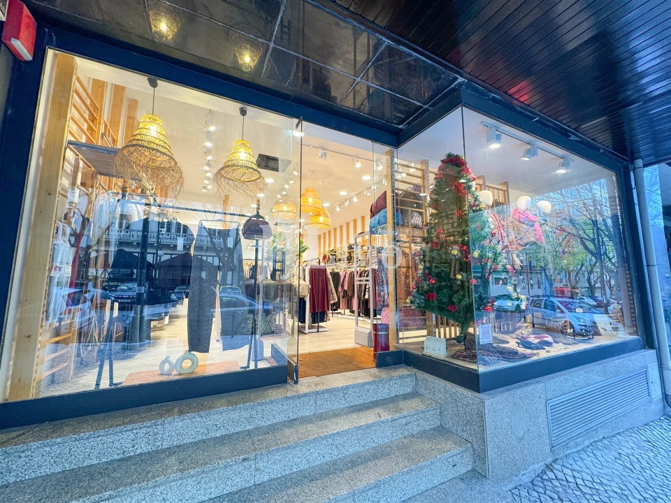 Loja para Trespasse em Santo António Foto 1