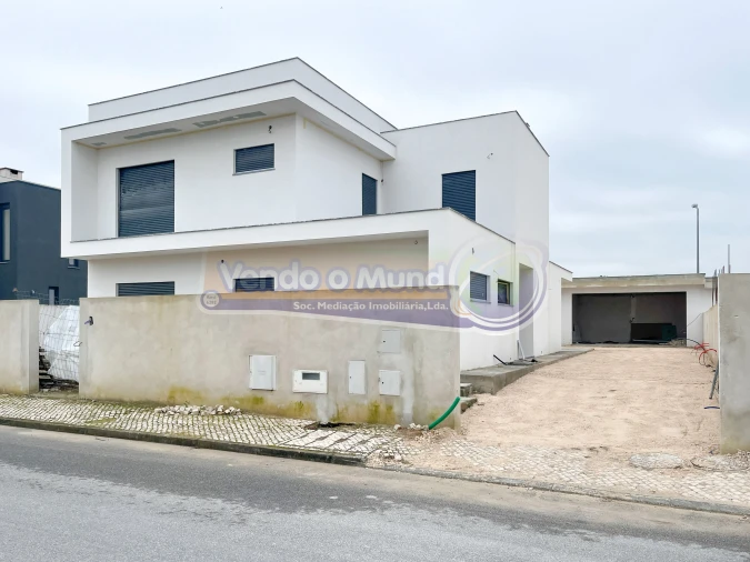 Moradia T4 para Venda em Salvaterra de Magos e Foros de Salvaterra Foto 1