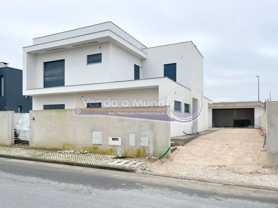 Moradia T4 para Venda em Salvaterra de Magos e Foros de Salvaterra Foto 1