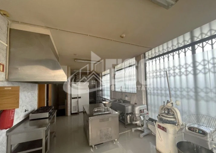 Negócio para Arrendamento em Paramos Foto 4