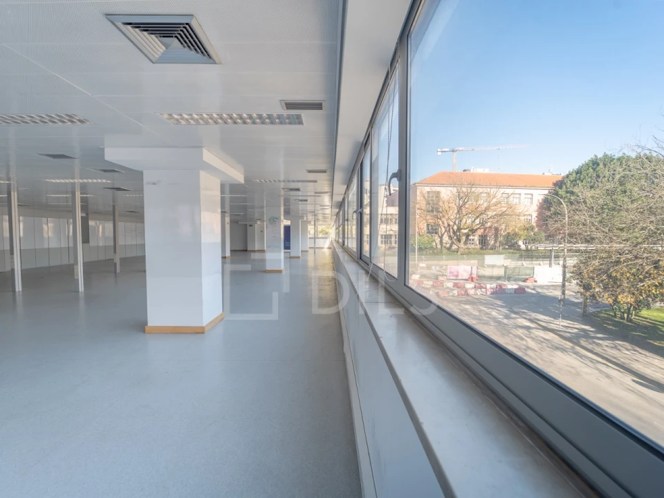 Escritório para Arrendamento em Lordelo do Ouro e Massarelos Foto 5