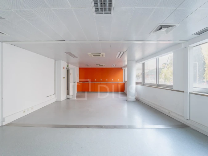 Escritório para Arrendamento em Lordelo do Ouro e Massarelos Foto 9