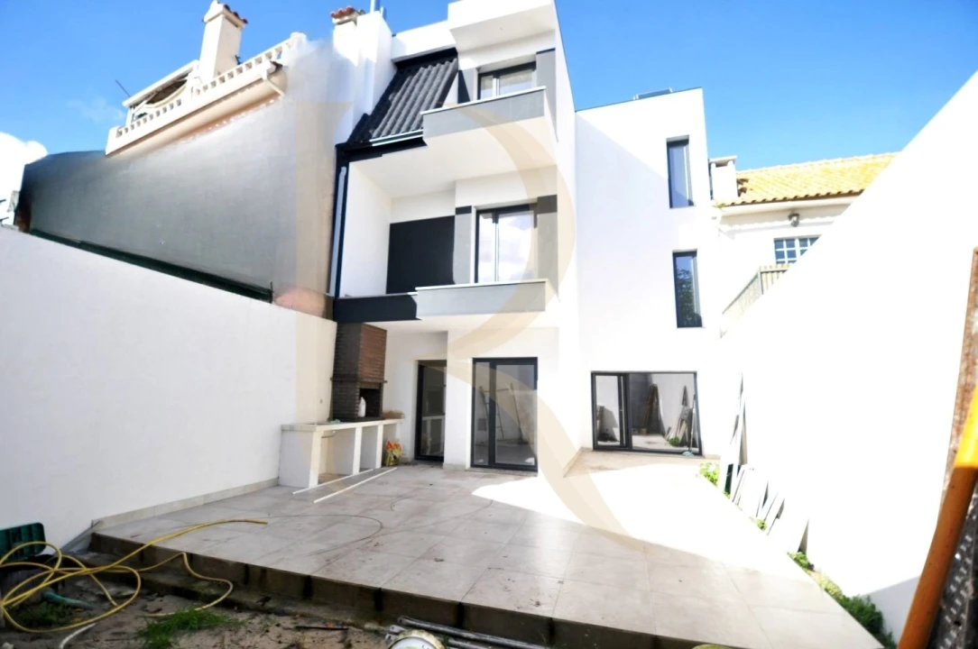 Moradia T4 para Venda em Amora Foto 2