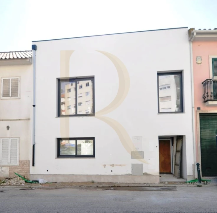 Moradia T4 para Venda em Amora Foto 8