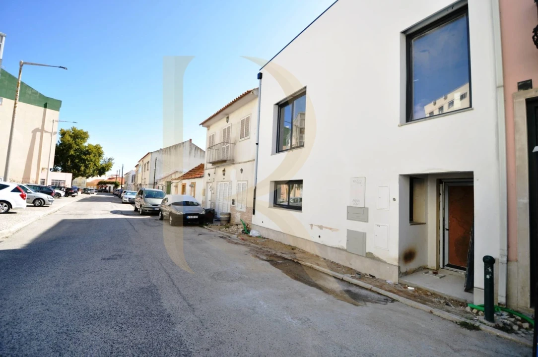 Moradia T4 para Venda em Amora Foto 10