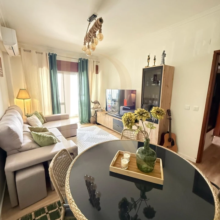 Apartamento T1 para Venda em Laranjeiro e Feijó Foto 2