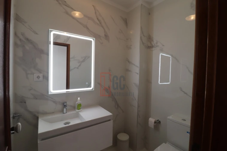 Moradia T4 para Venda em Mafamude e Vilar do Paraíso Foto 10