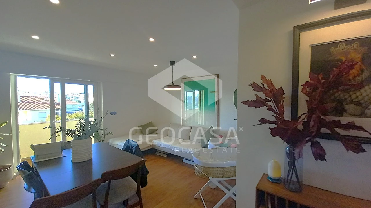 Apartamento T3 para Venda em Carcavelos e Parede Foto 1