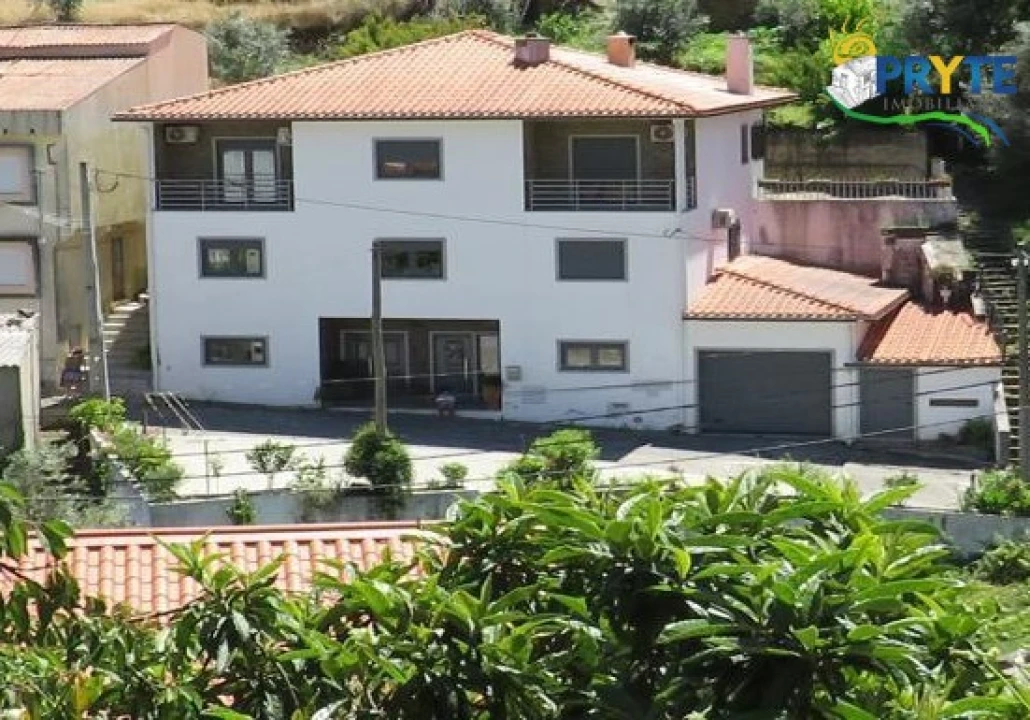 Moradia T4 para Venda em Troviscal Foto 2