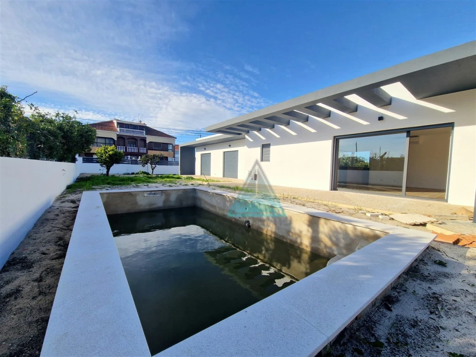 Moradia T3 para Venda em Fernao Ferro Foto 1