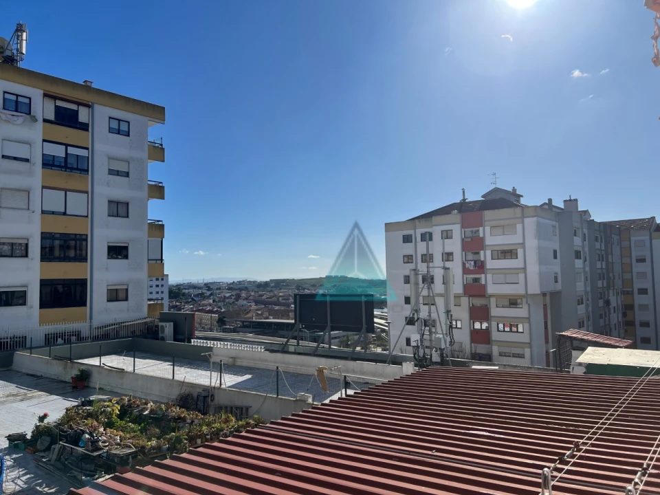 Apartamento T2 para Arrendamento em Massamá e Monte Abraão Foto 18