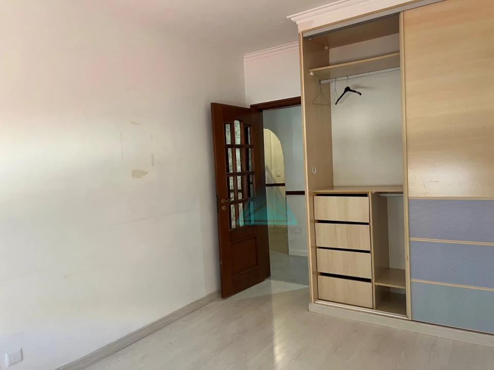 Apartamento T2 para Arrendamento em Massamá e Monte Abraão Foto 25