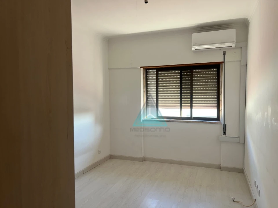 Apartamento T2 para Arrendamento em Massamá e Monte Abraão Foto 24