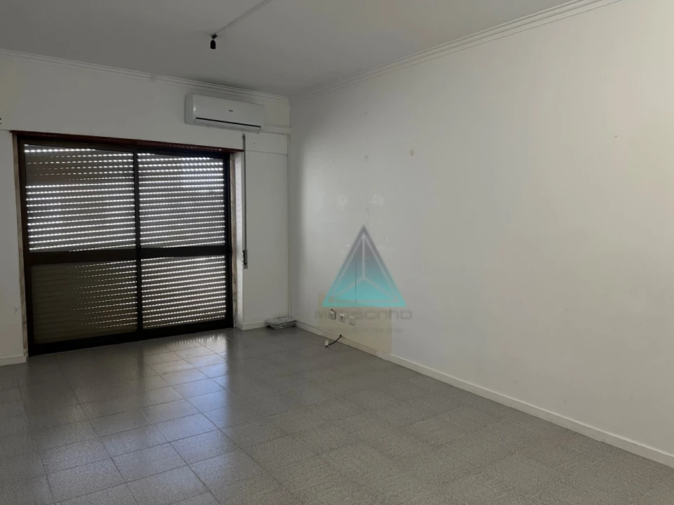 Apartamento T2 para Arrendamento em Massamá e Monte Abraão Foto 11