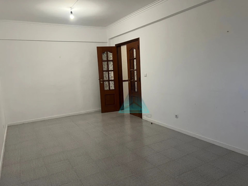 Apartamento T2 para Arrendamento em Massamá e Monte Abraão Foto 10