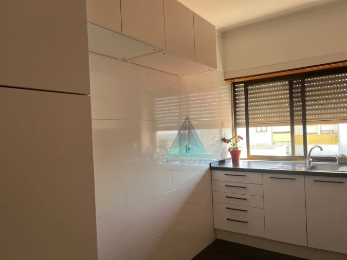 Apartamento T2 para Arrendamento em Massamá e Monte Abraão