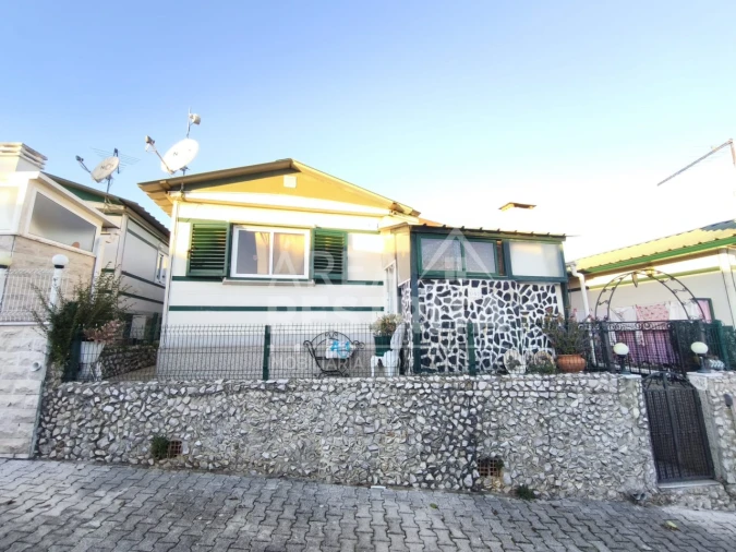 Moradia T2 para Venda em Fernao Ferro Foto 1