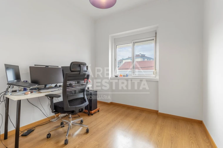 Apartamento T3 para Venda em Seixal, Arrentela e Aldeia de Paio Pires Foto 23