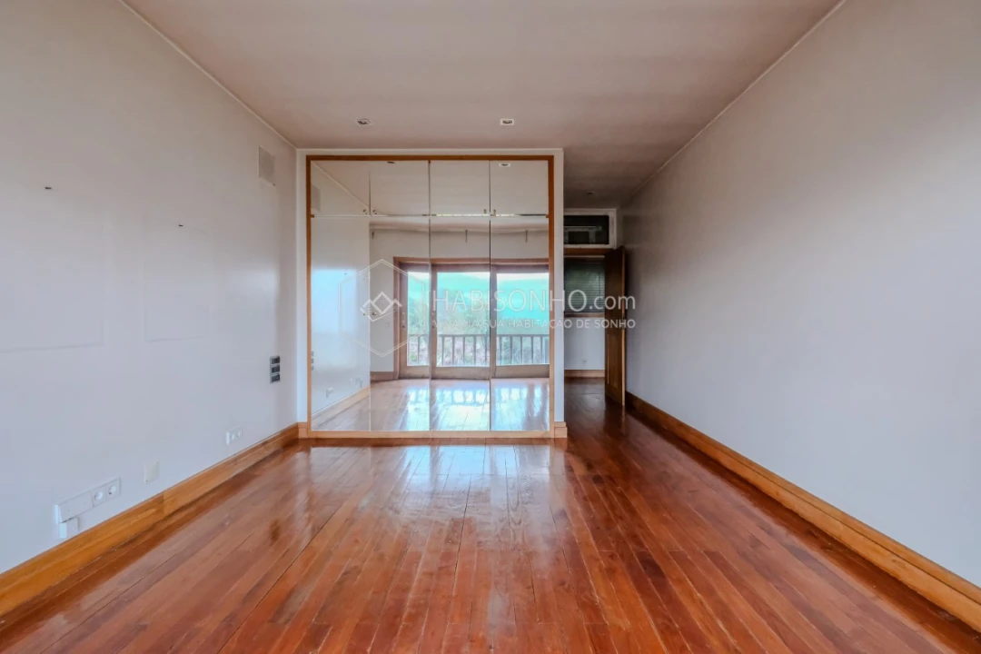 Moradia T4 para Venda em Azurem Foto 11