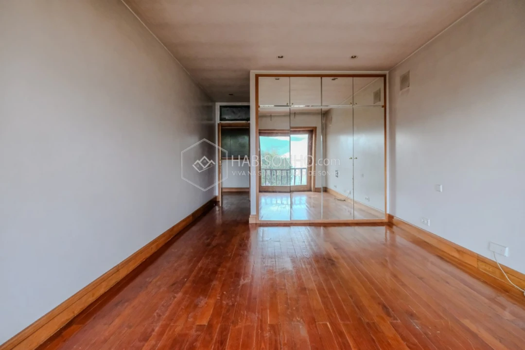 Moradia T4 para Venda em Azurem Foto 13