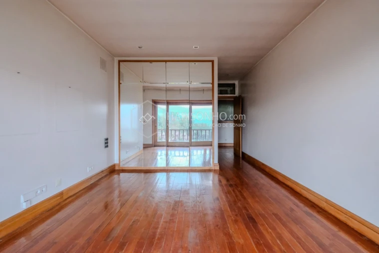 Moradia T4 para Venda em Azurem Foto 11