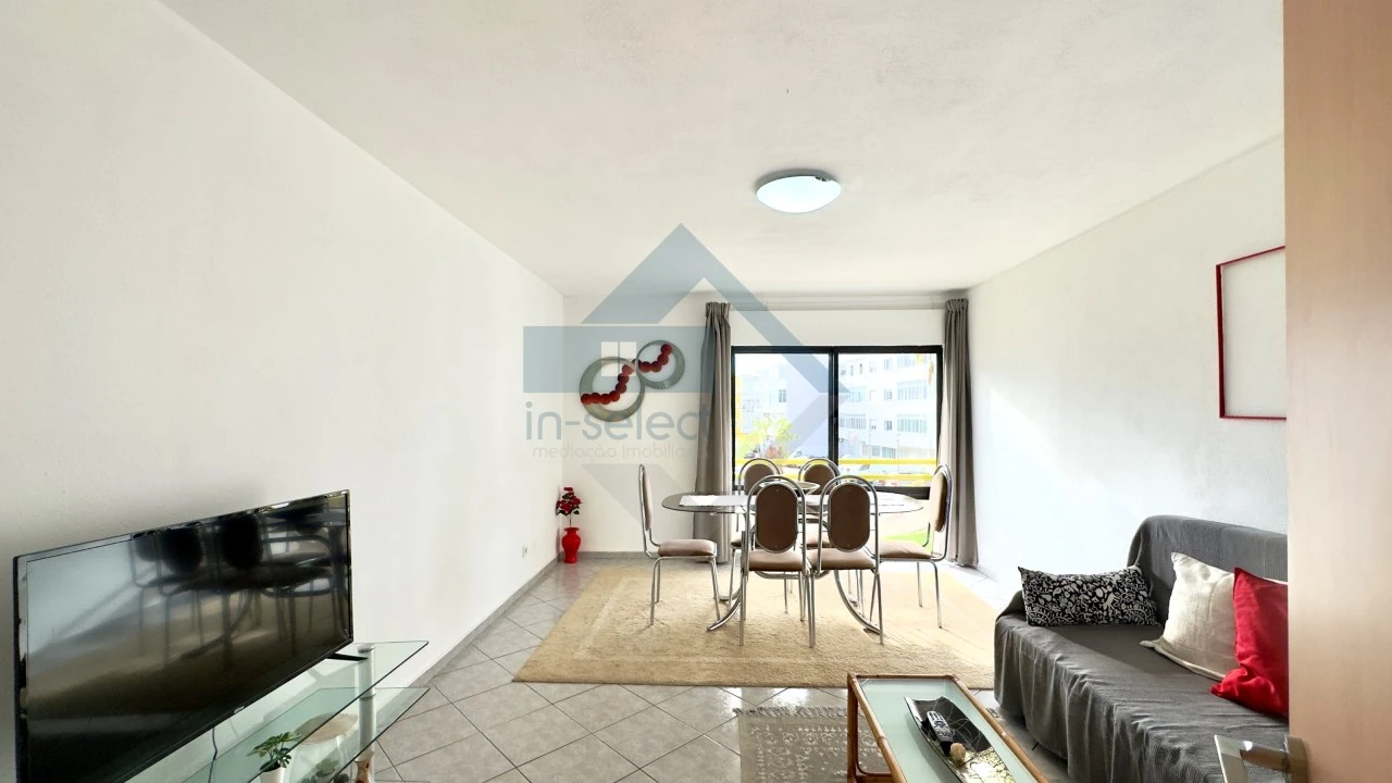 Apartamento T2 para Venda em Quelfes Foto 2