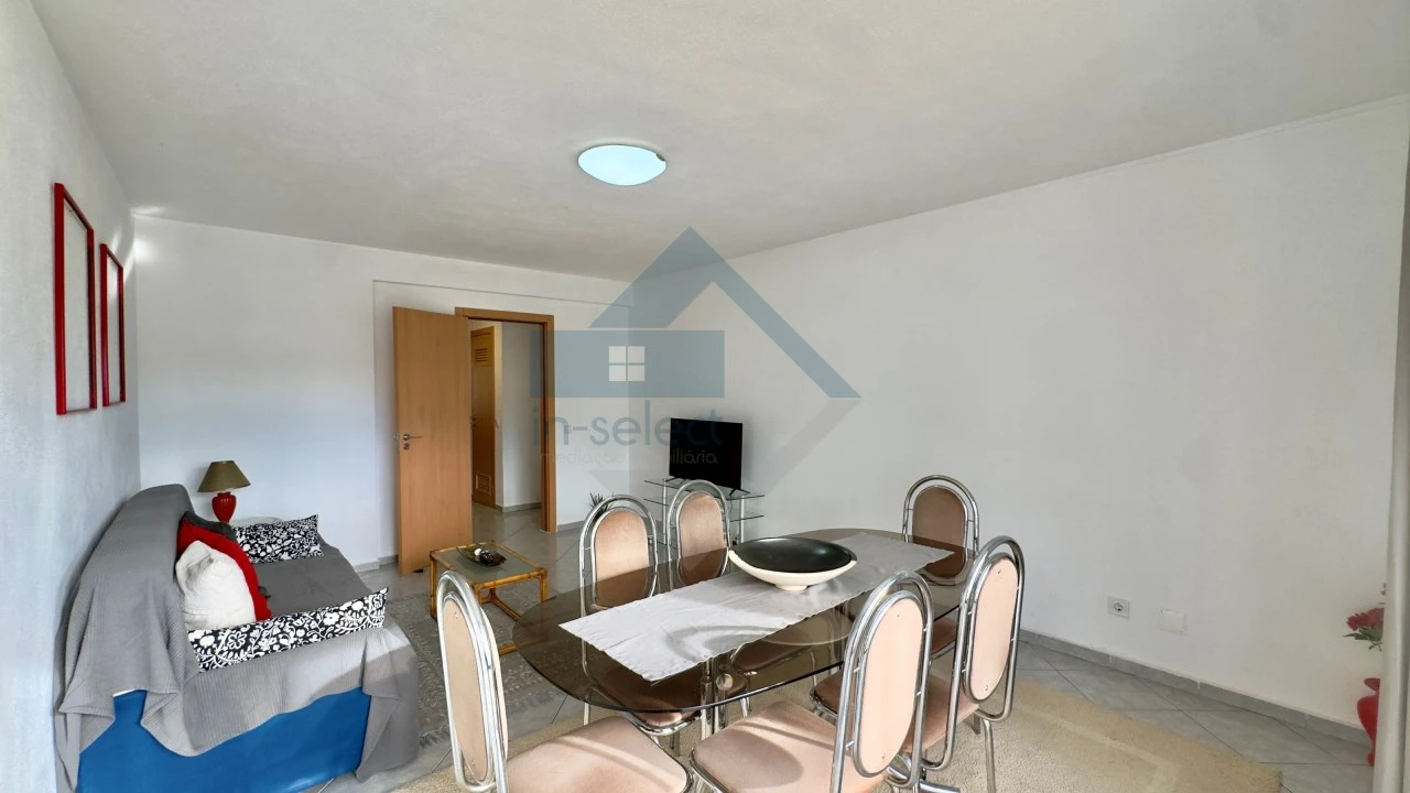 Apartamento T2 para Venda em Quelfes Foto 12