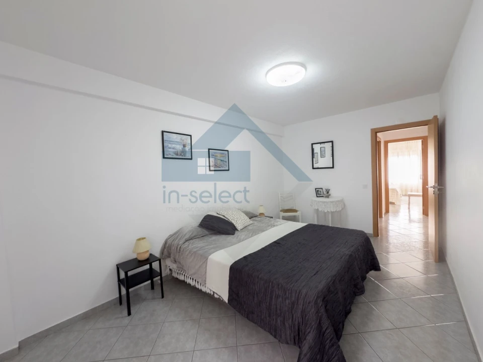 Apartamento T2 para Venda em Quelfes Foto 15