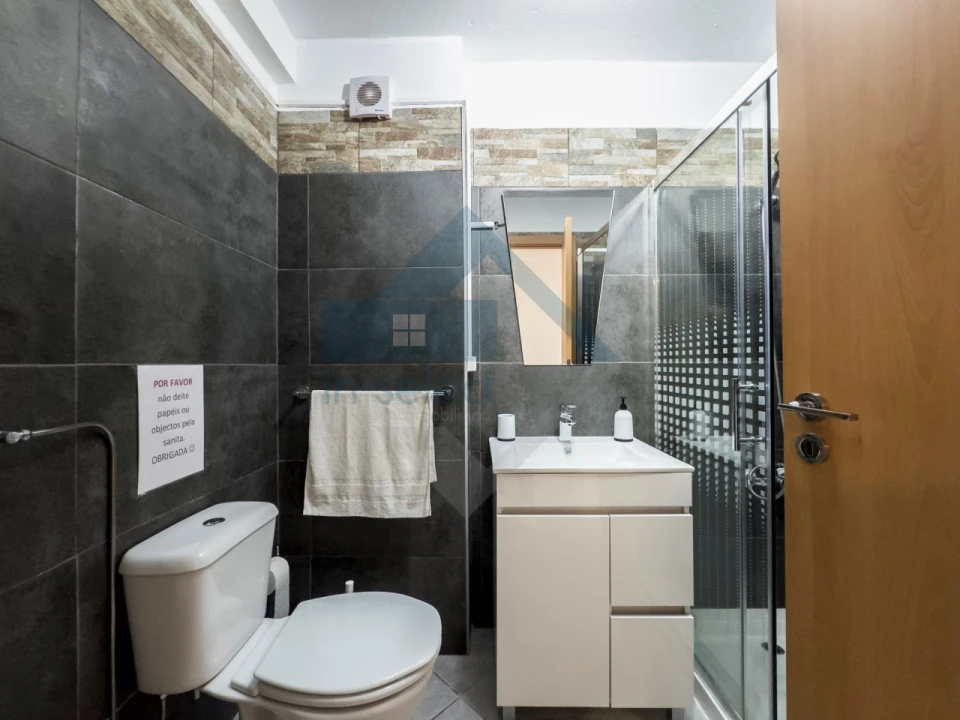 Apartamento T2 para Venda em Quelfes Foto 21