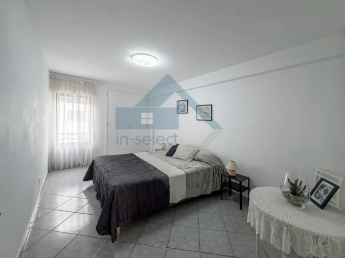 Apartamento T2 para Venda em Quelfes Foto 14