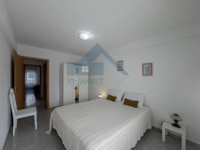 Apartamento T2 para Venda em Quelfes Foto 19