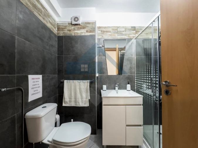 Apartamento T2 para Venda em Quelfes Foto 21