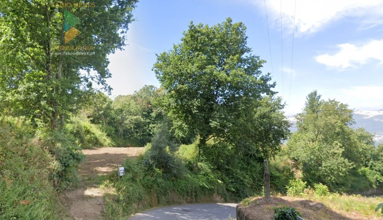 Terreno para Venda em Calheiros Foto 1
