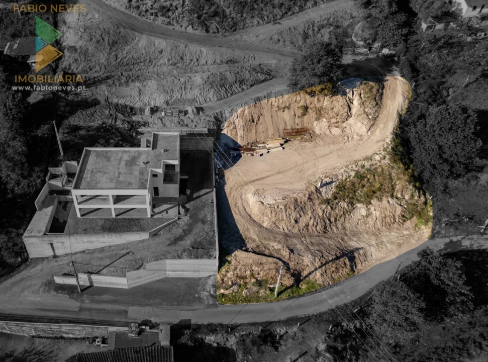 Terreno para Venda em Gondufe Foto 1