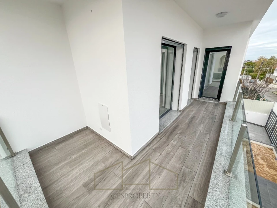 Moradia T4 para Venda em Charneca de Caparica e Sobreda Foto 14